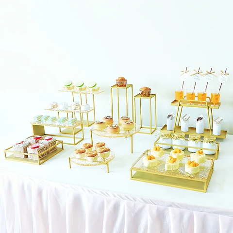 Round gold foil cake pan
