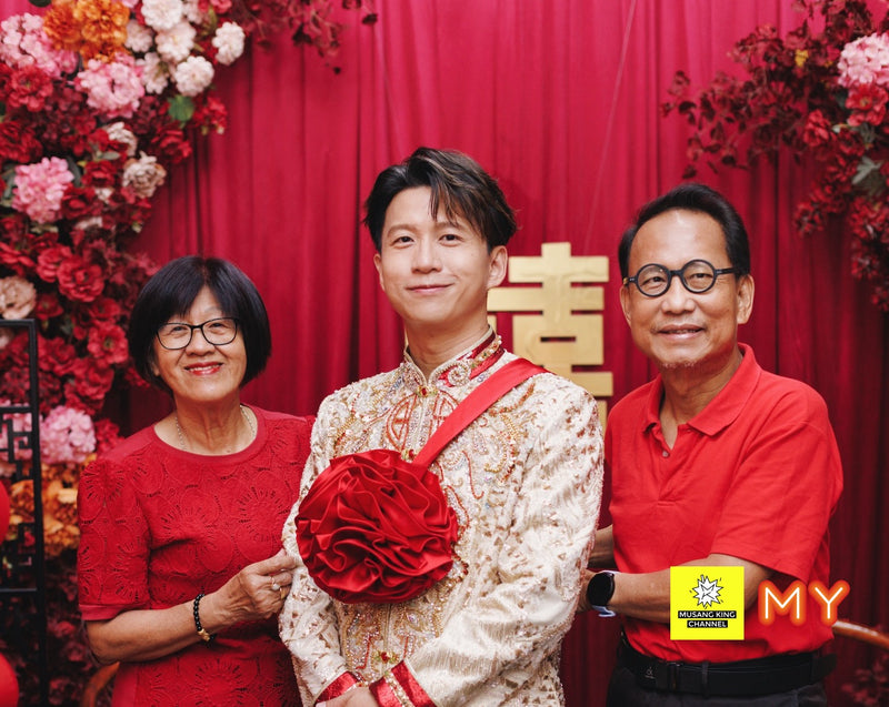 Family portrait at Chinese wedding tea ceremony with red floral backdrop